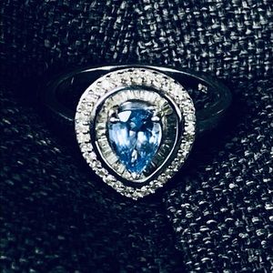 Cornflower Blue Ceylon Sapphire and Diamond Ring
